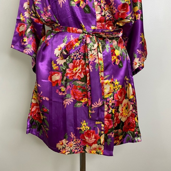 SHINY SATIN POLYESTER Robe in Purple with Vibrant Flowers 🌺🌸 💐 - Picture 5 of 11